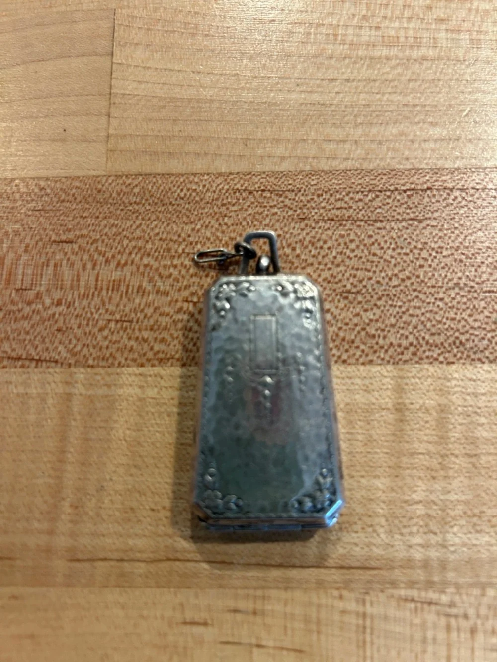 Silver-Tone Decorative Victorian coin holder Pendant - Silverplate. Unusual - Picture 5 of 5